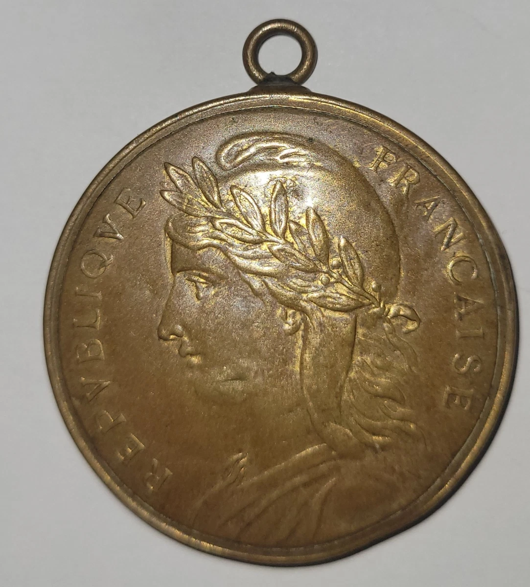 LOT DE MEDAILLES En Bronze Et Ecussons Militaires Et Galons EUR 60,00