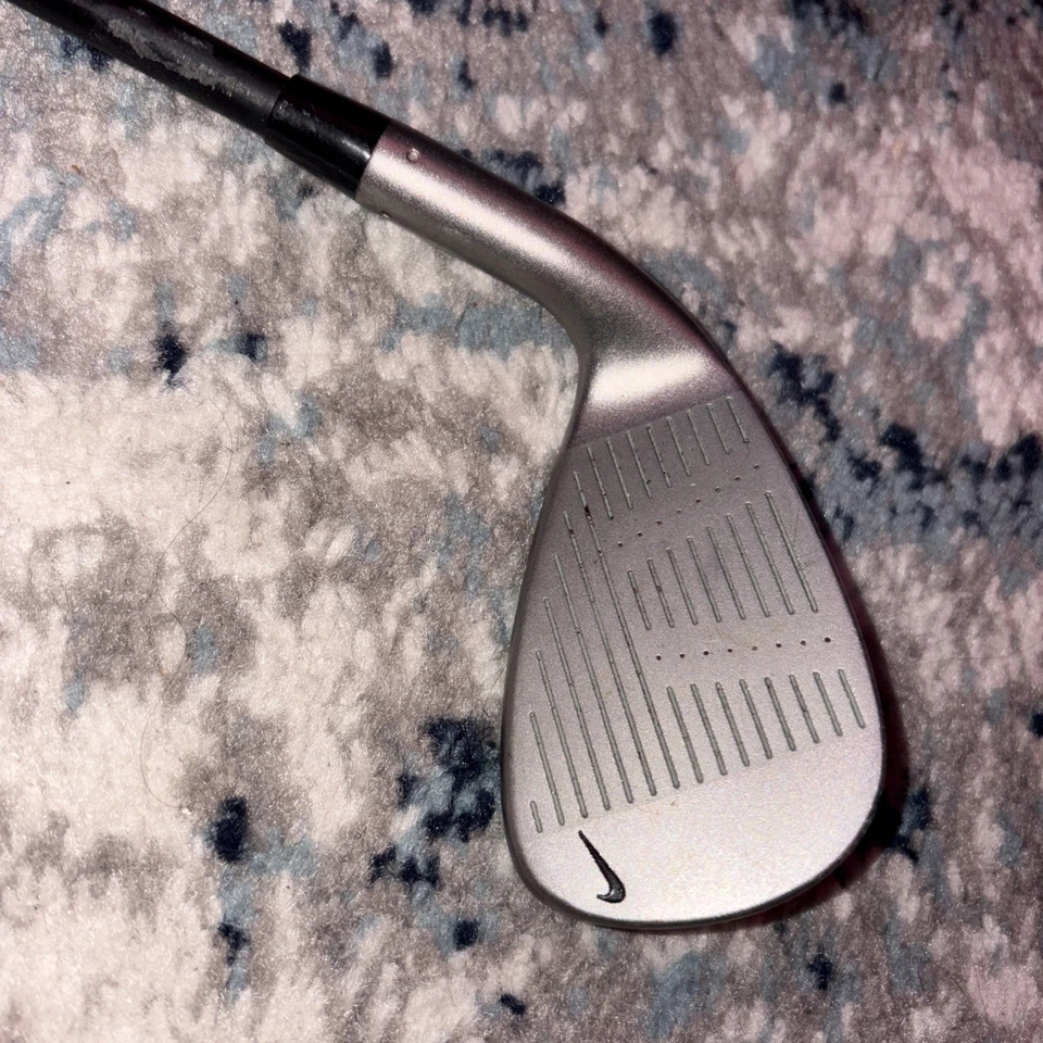 Right-Handed Putter with Graphite Shaft and Head Cover Cool Grip - Image 4 of 4