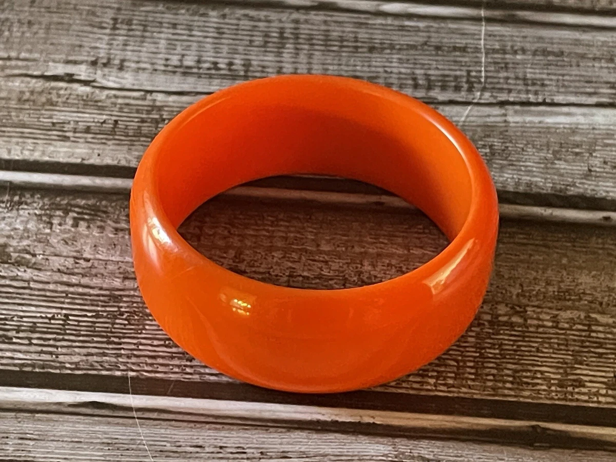 Vintage Authentic Bakelite Bracelet - Opaque Plastic Bangle in Butters –  Lori Bilodeau Antiques