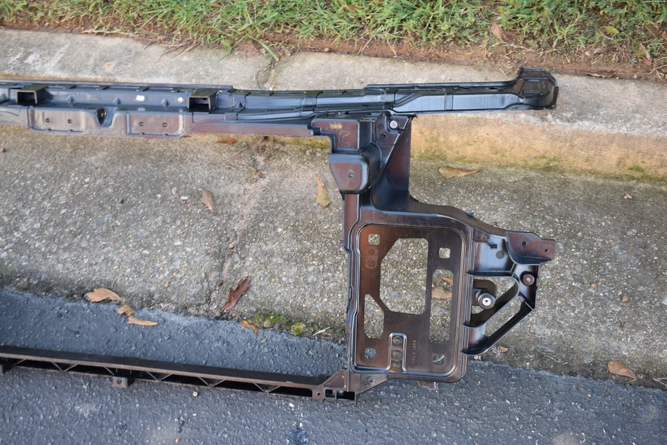 Chrysler 200 2011-2014 panel de cierre de radiador camioneta local fabricante original de fábrica Foto 3 de 4