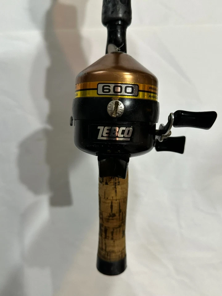 Vintage zebco 5'10" 2 piece fiberglass casting rod w/ 600 spincast reel USA - Image 4 of 4