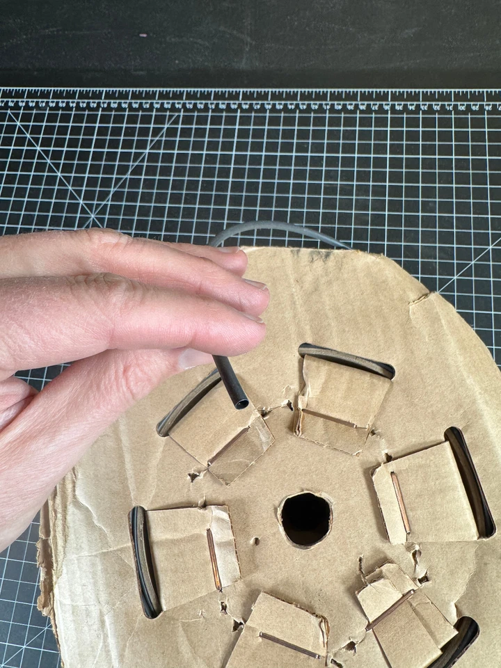 Tubo termorretráctil de pared delgada 3M FP301-1-100'-Blanco-Carrete FP-301-1-Blanco-usado Foto 4 de 4