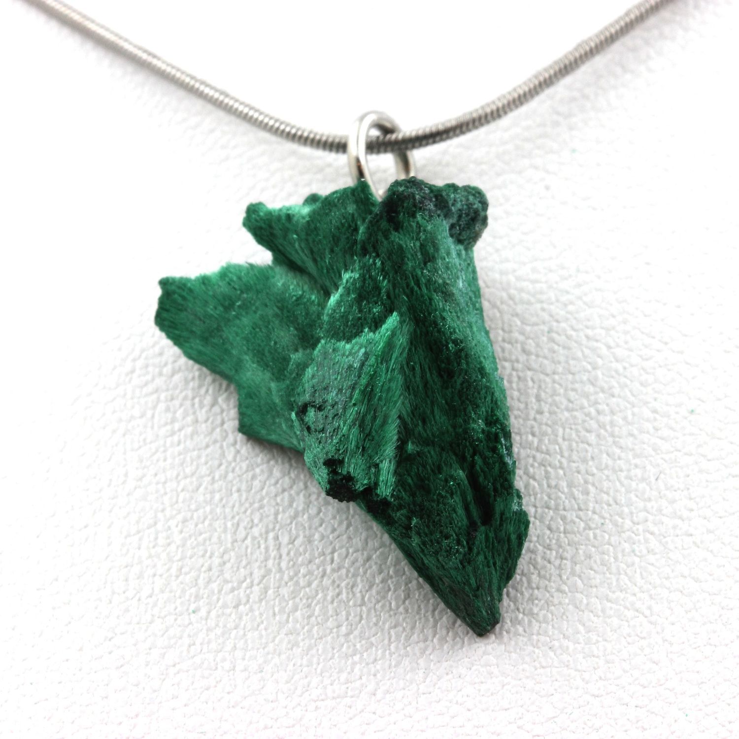 Collier malachite brut de 24.07 ct pendentif pierre verte Kipushi pour femme