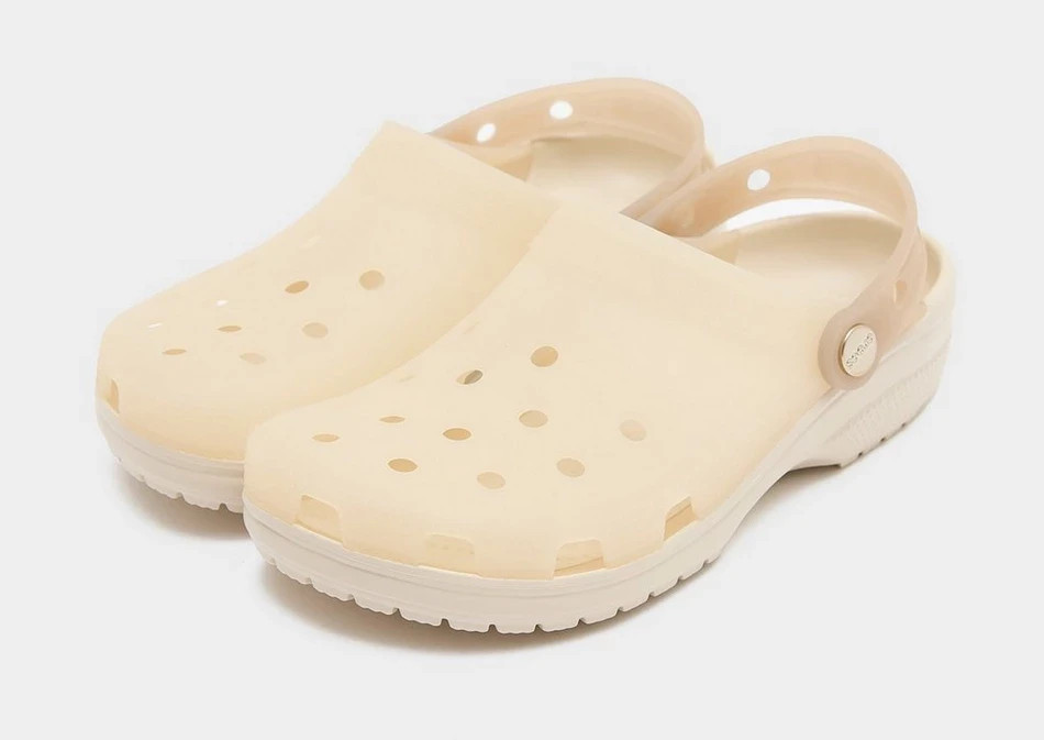 Zueco esmerilado para mujer Crocs color almendra