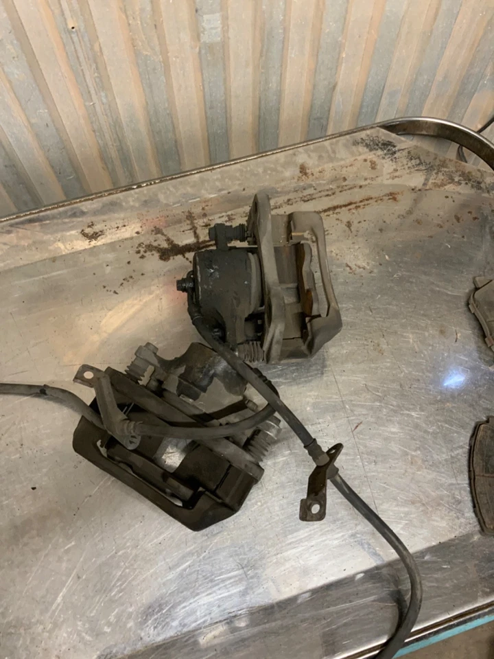 Pair Front Brake Calipers with Brackets for 2011 2012 2013 2014 Hyundai Sonata - Image 4 of 4