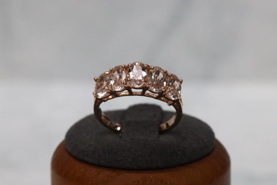 Anillo de media eternidad de morganita de oro rosa de 9 quilates - talla J1/2 - sello del Reino Unido Foto 3 de 4