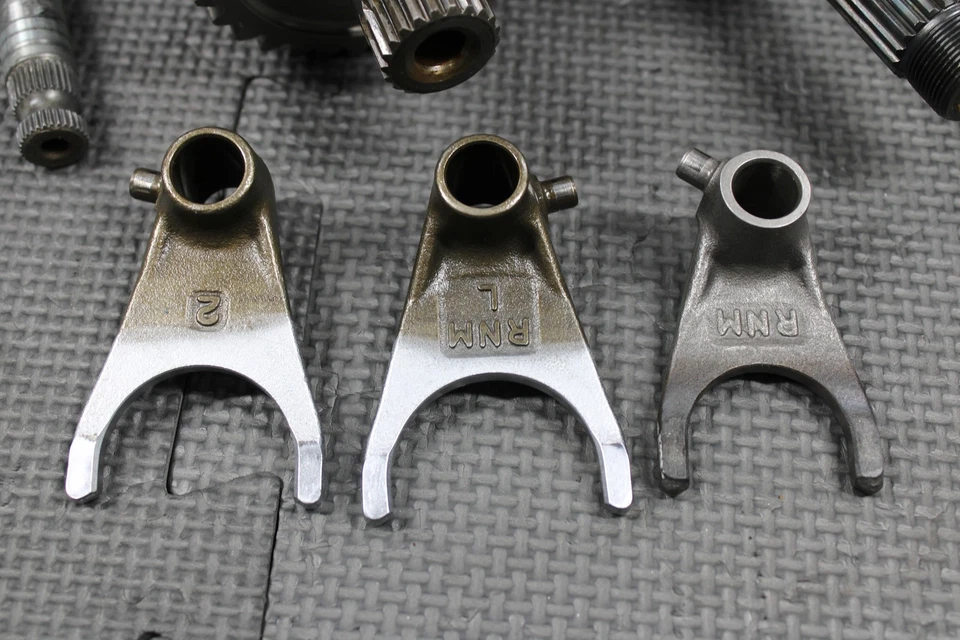 2010 10-13 年本田 CRF250R 原始设备制造商传输变速箱齿轮箱换货叉良好! — 第 2/4 张图片