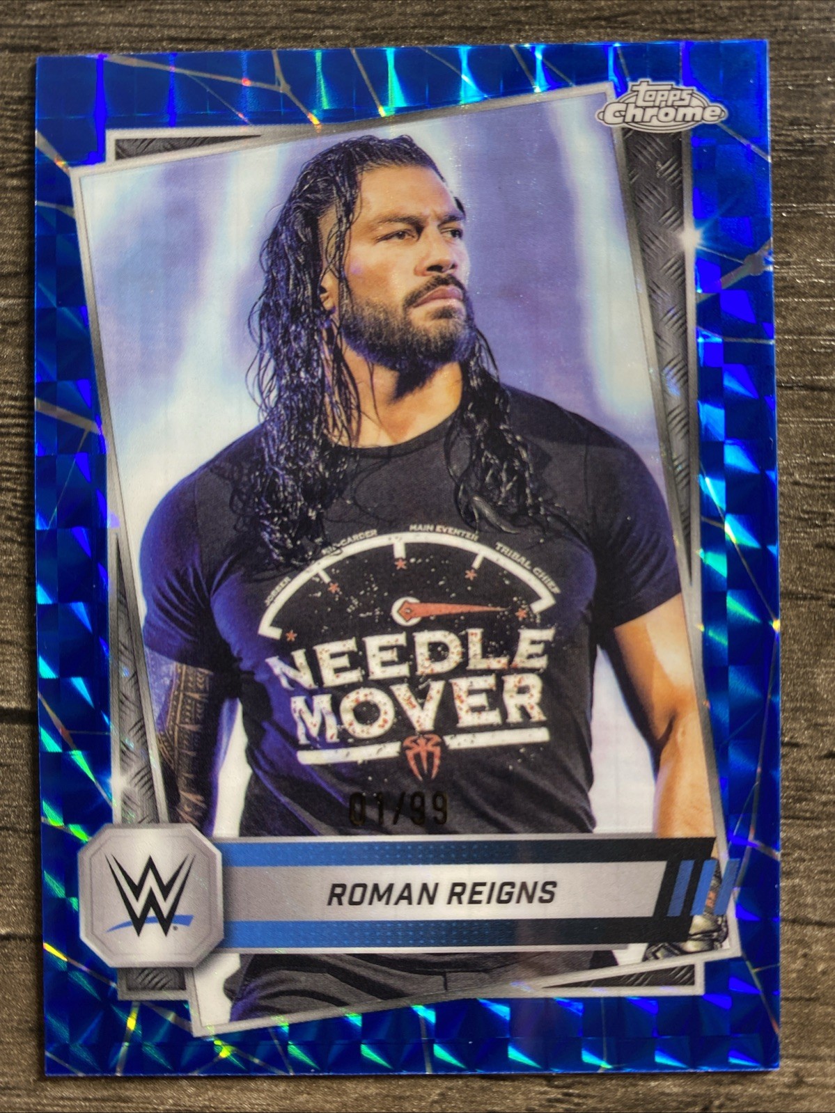 2025 Topps Chrome WWE - Blue Geometric Refractor #3 Roman Reigns 01/99