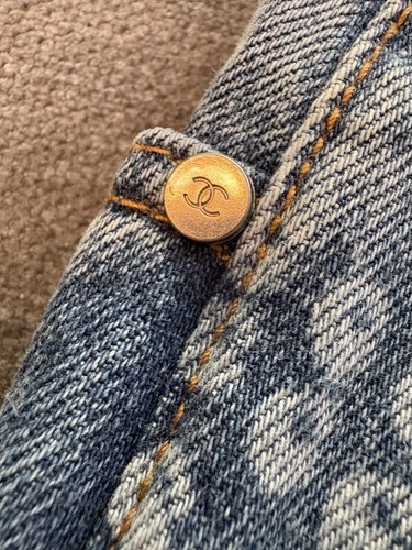 AUTHENTIC CHANEL 2025 LIGHT BLUE PRINTED CC WASHED DENIM JEANS BAGGY FIT EU 36 - Picture 8 of 11