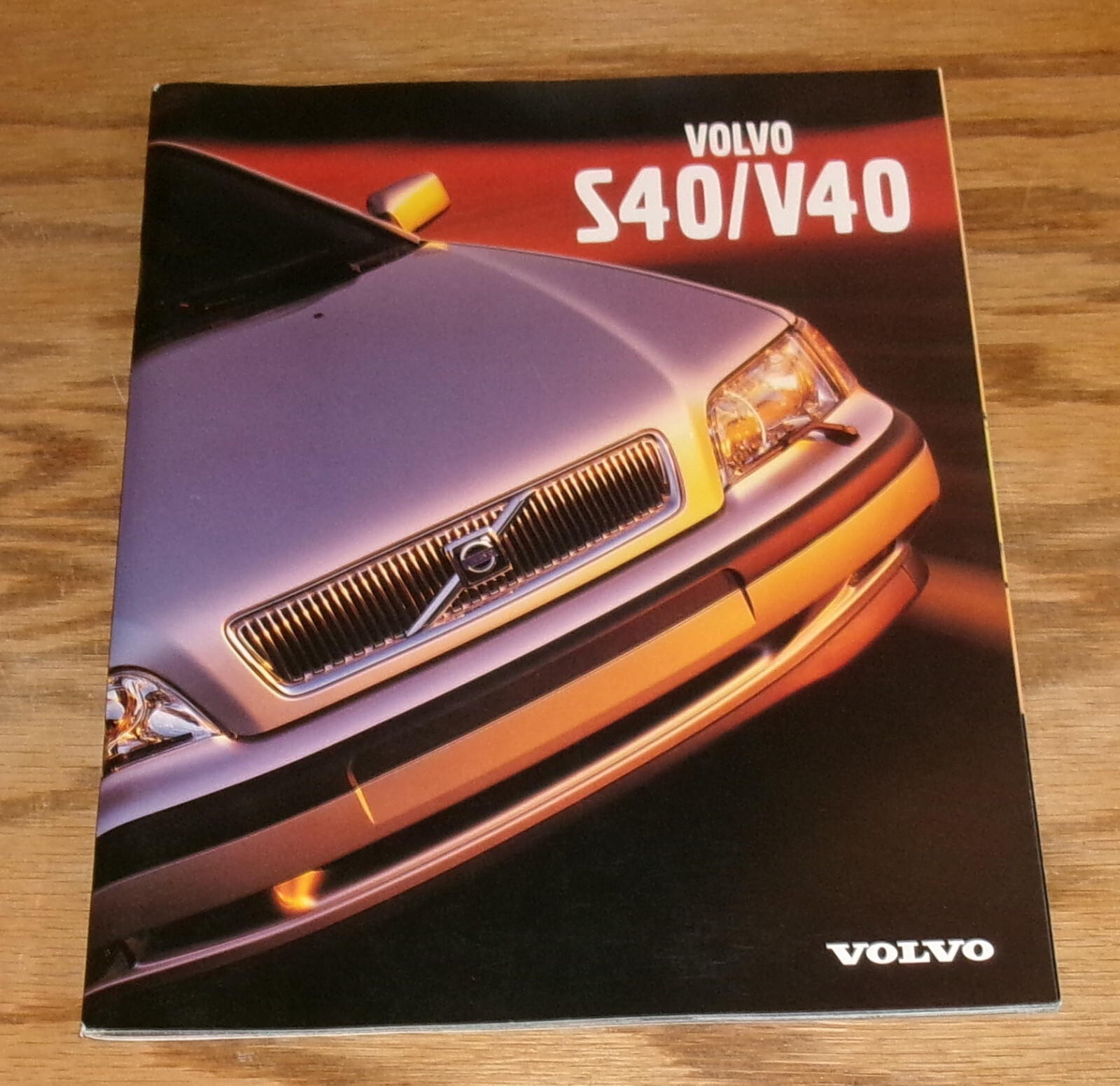 Original 2000 Volvo S40 & V40 Deluxe Sales Brochure 00