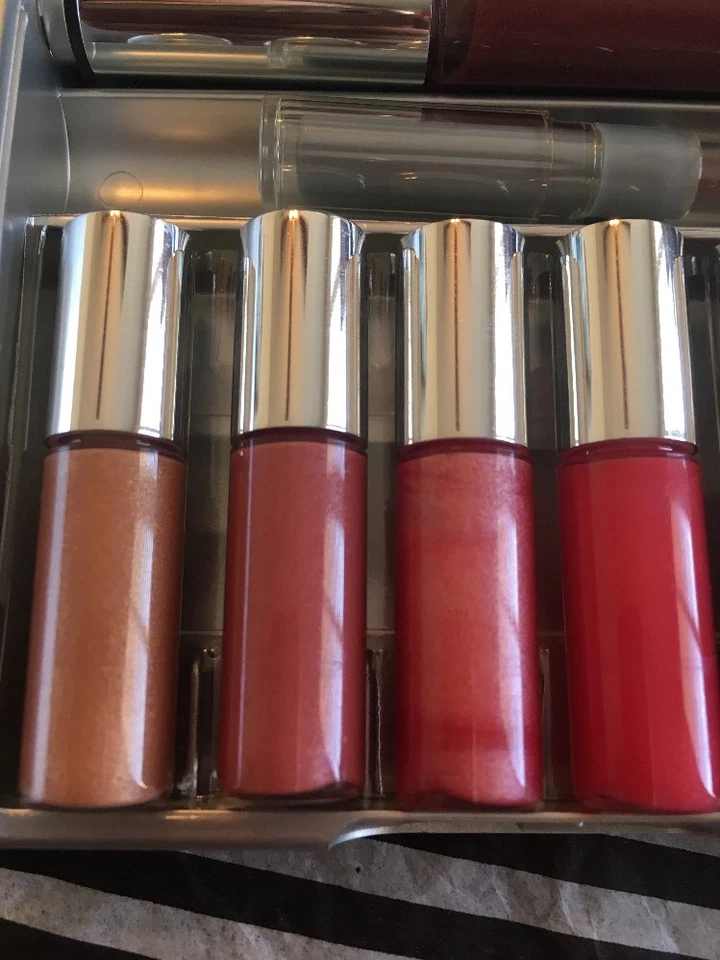 Models Prefer H2GO AQUA FUSION LIP KIT INCLUDES 7 LIP COLORS & LIP LINER - Image 4 of 4