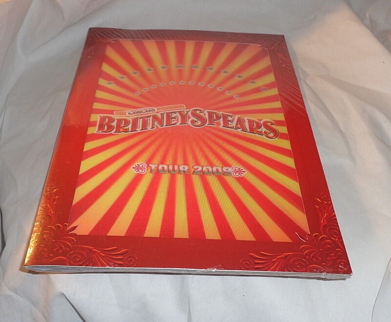 ブリトニースピアーズ　ツアーパンフレット Britney Spears 日本初公演ツアーパンフレット 他2冊セット