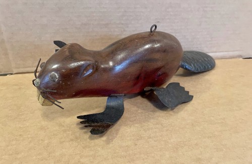 Antique Folk Art large Carved Beaver Lure with Articulating Tail - Picture 2 of 10