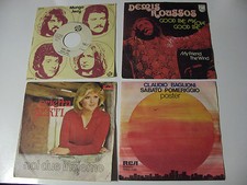 45 giri lotto stock 4 dischi vari anni  70  usati CON COPERTINE IN BUONO STATO