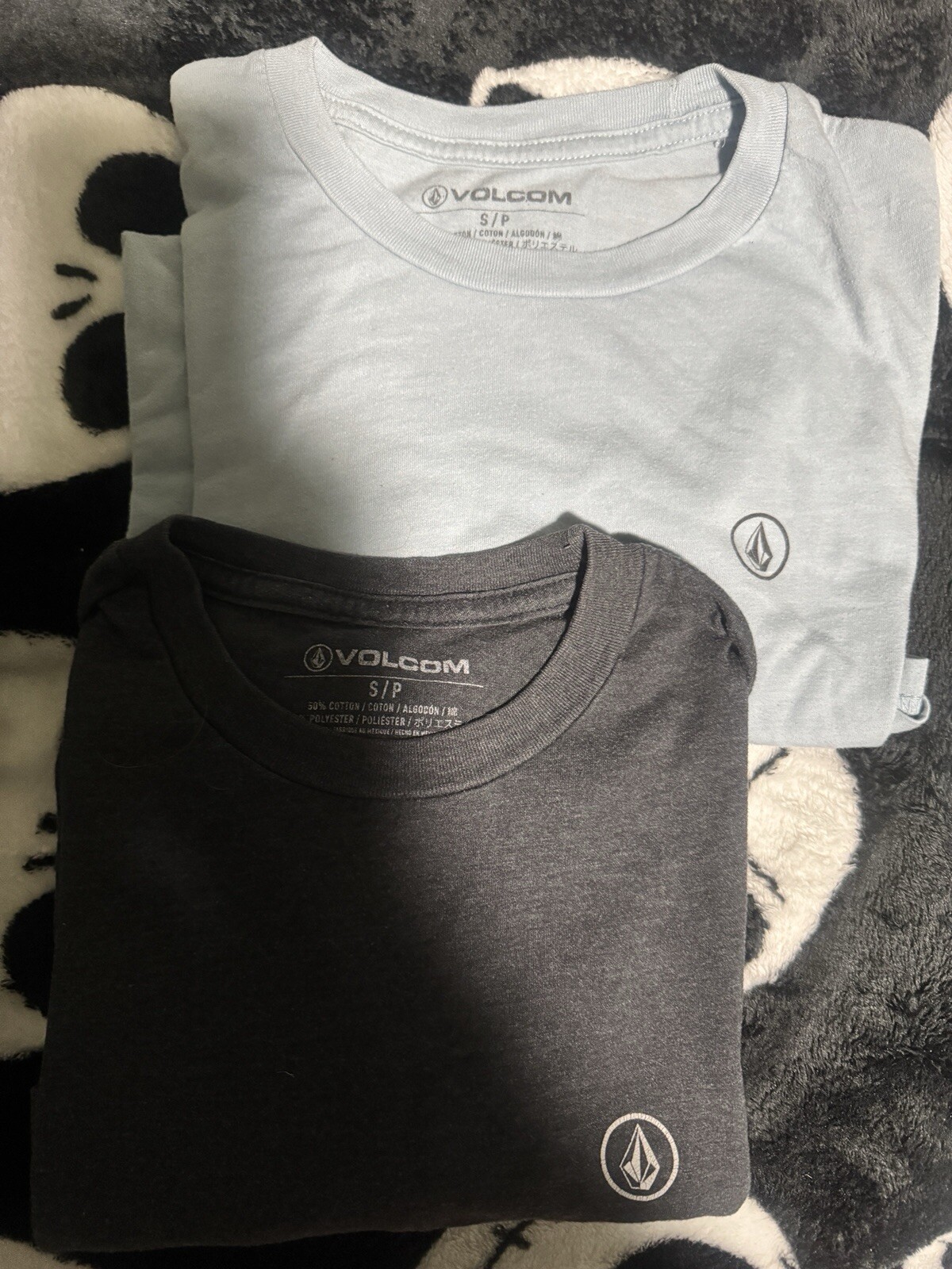 Lot of 2 Man Graphic T-Shirt Tees Short Sleeve Size Small Volcom