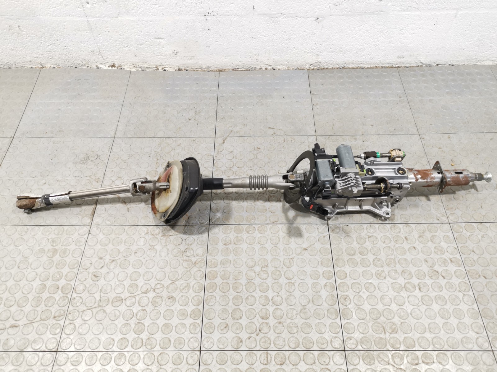 Maserati Levante 2018 Steering column P/N 670102298