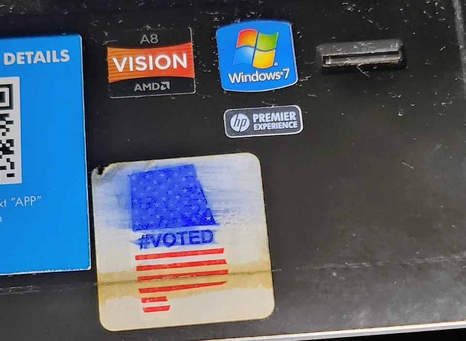 Развлекательный компьютер HP Pavilion dv6-7029wm с 2 небольшими линиями на экране все еще работает - Изображение 3 из 4