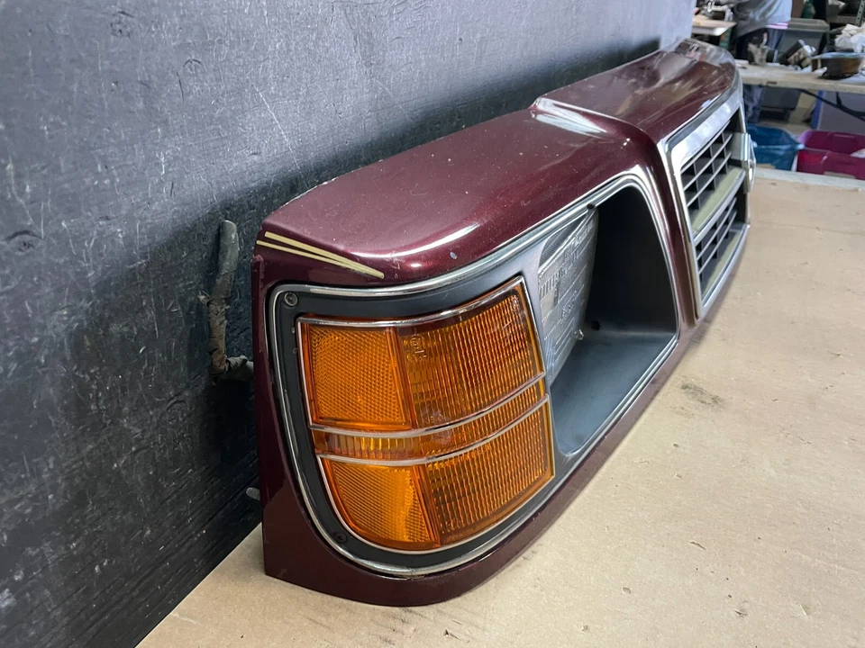 Bisel de faro derecho Plymouth Reliant 1985 1989 con marcador de giro OEM L9133 Foto 3 de 4