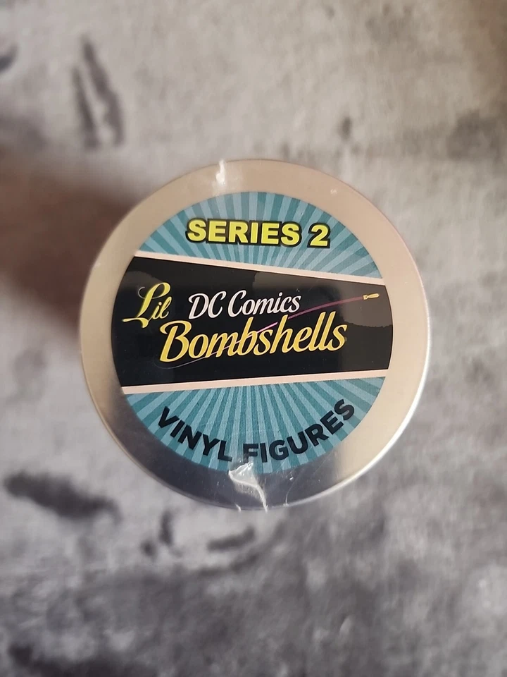 Mini Figura Vinilo DC Lil Bombshells Serie 2 Mystery Tin Cryptozoic 10b Foto 2 de 4