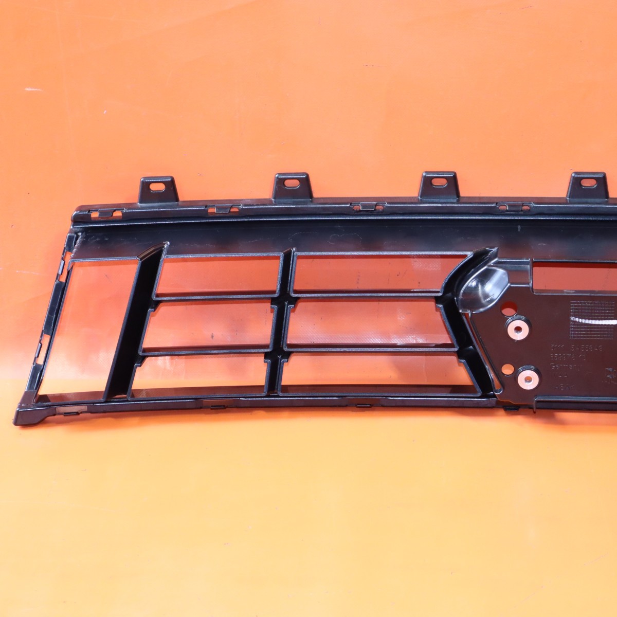 Rolls-Royce Cullinan 2025-2026 Lower Center grille