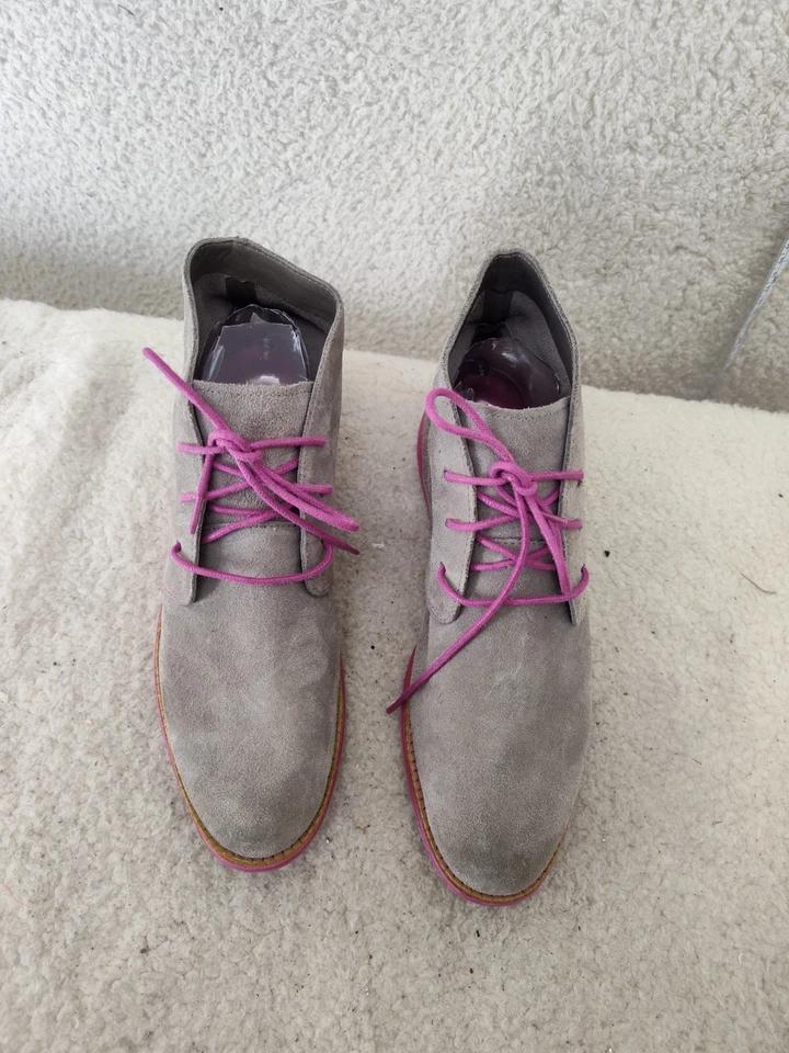 Cole Haan Mujeres Lunargrand Chukka Botas 8 1/2B Gris Gamuza Zapatos al Tobillo con Cordones Foto 3 de 4