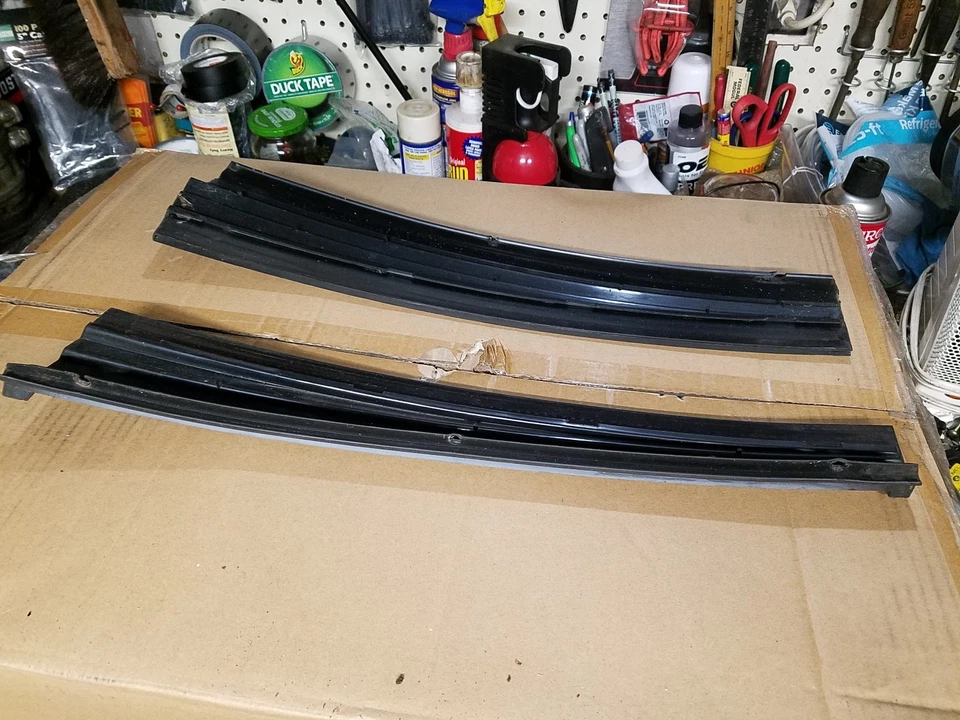 BMW 635CSi (E24) 1985 cubiertas exteriores del pilar B, juego de dos lados izquierdo y derecho Foto 4 de 4