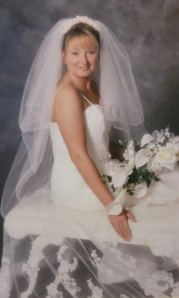 Wedding Dress & Veil, Preserved In Box, Ivory Size 16 Worn Once - Image 2 of 4