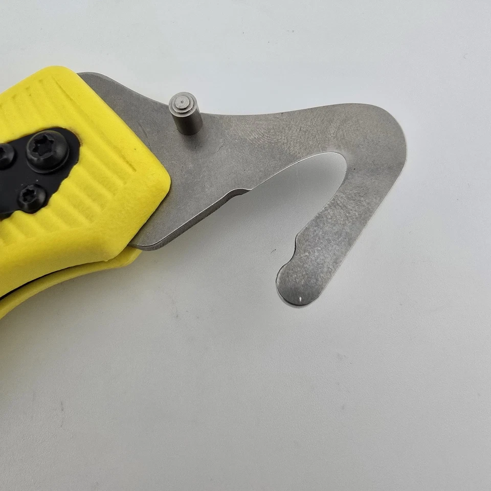 Benchmade Houdini Pro 30200 Emergency Rescue Tool Window Breaker Belt Cutter - Image 4 of 4