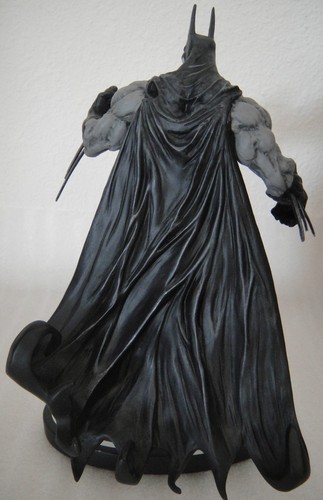 DC DIRECT Batman Black and White SIMON BISLEY STATUE NEW! Maquette DARK KNIGHT - Picture 7 of 7