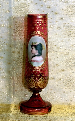 PRETTIEST 19THC ANTIQUE VICTORIAN BOHEMIAN CRANBERRY GLASS PORTRAIT VASE - Picture 2 of 17