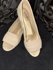 Coach and Four Womens Gold Wedges Slip-On Shoes Size 8 Cork Heel. Business