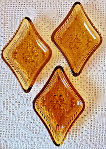 VINTAGE DIAMOND BRIDGE ASHTRAY, TRINKET DISH LOT of 3 - INDIANA GLASS / TIARA