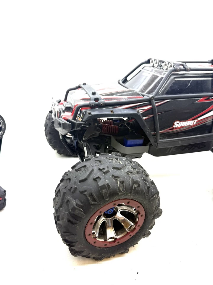 Traxxas Summit 1/10 Scale Monster Truck 4WD 2 Speed Locking Diffs Crawler - Image 2 of 4