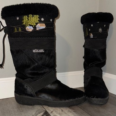 KAL Black Winter Boots with Snowy Cabin Design size 39