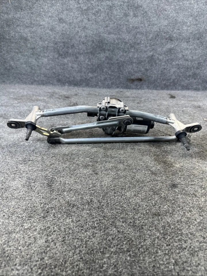 OEM 2014-2017 FIAT 500L FRONT WINDSHIELD WIPER WASHER MOTOR ASSEMBLY 51922018 - Image 3 of 4