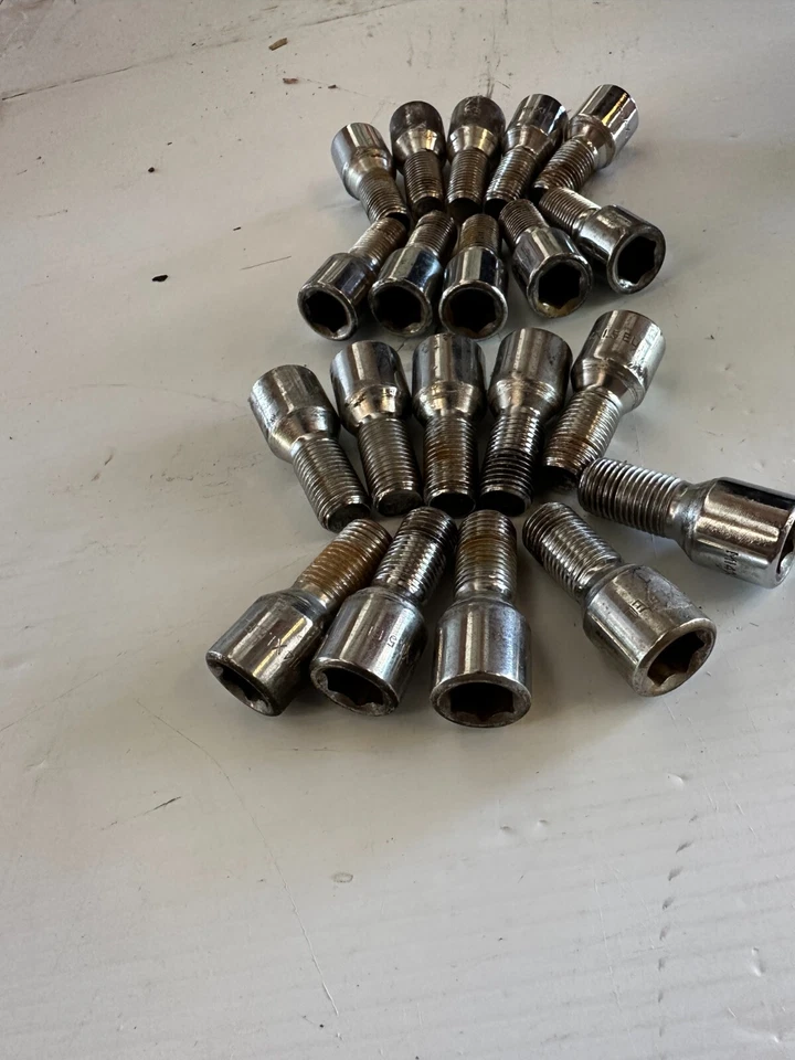 JUEGO DE TACOS 14x1,5 EL 28mm Cromo Cerraduras Rueda Audi A3 A4 A5 A6 A7 TT S3 S5 S6 S7 S4 Foto 3 de 4