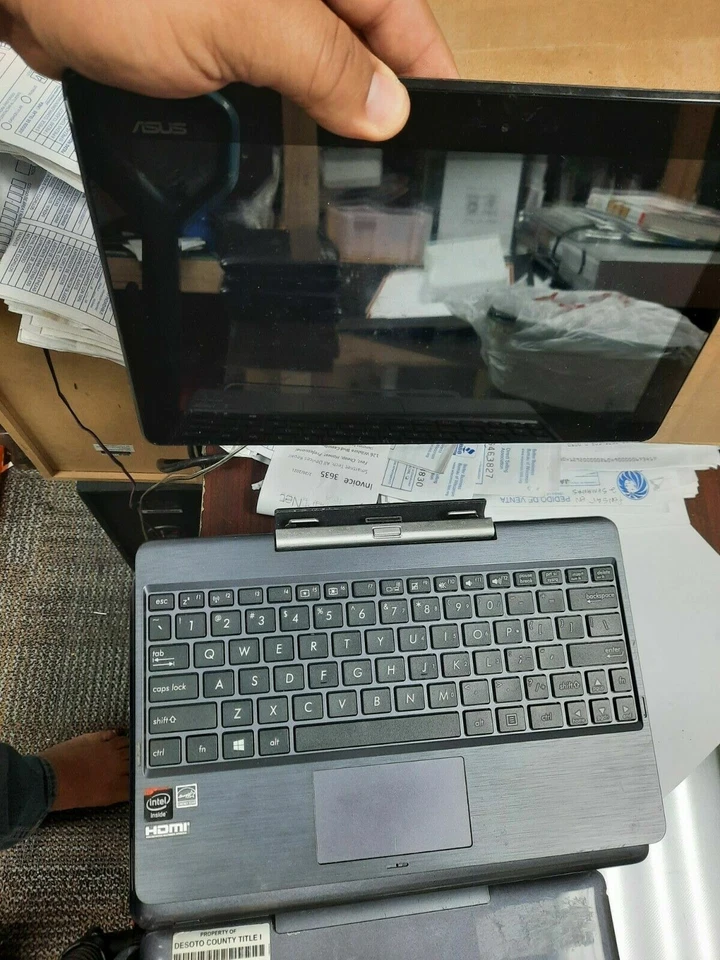 ASUS TRANSFORMER BOOK T100TA, WIN 10 + MS OFFICE, 32 GB HD, 2 GB RAM 4 PROCESORS - Image 3 of 3