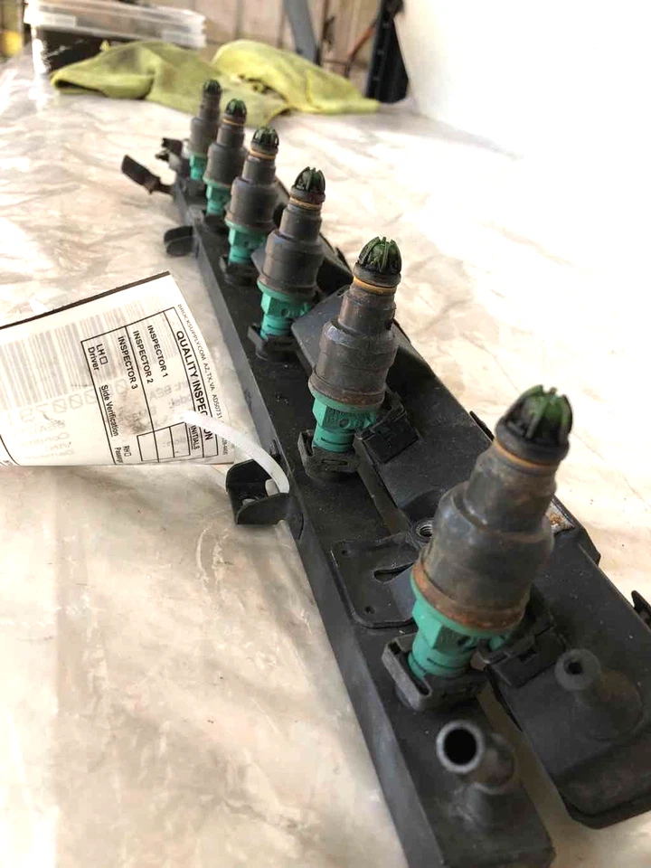 BMW 325I 1992 riel de inyección de combustible con conjunto de inyector 2,5 L 6 cilindros OEM Foto 2 de 4