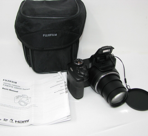 Fujifilm FinePix S8600 Series Digitalkamera 36x optischer Zoom 25-900mm getestet