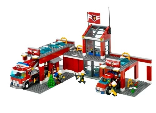 LEGO City 7945 Fire Station, photo 1 sur 2