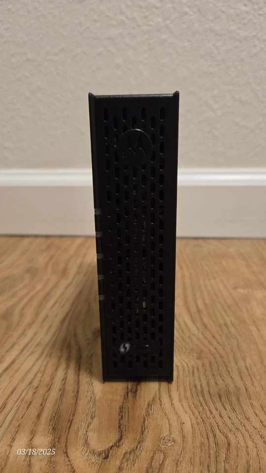 Motorola SURFboard 1-Port Wireless G Router & Cable Modem Gateway  - Image 2 of 4