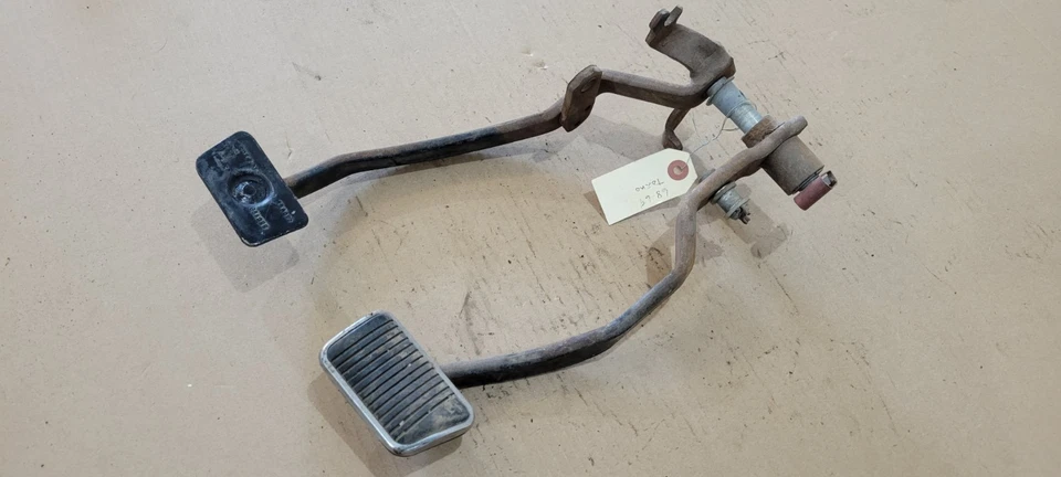 Conjunto de pedal de freno de embrague Ford Torino Fairlane Mercury Cyclone 1968-69 FOMOCO Foto 3 de 4