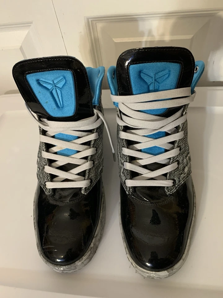 NIKE Mens Sz 10.5 KOBE 9 NSW LIFESTYLE TXT 'BLACK PLATINUM 649699-001 - Image 3 of 4