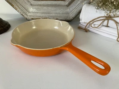 526⚜️ Ancienne Poêle Double Bec Le Creuset en Fonte Émaillée Orange Ø 16 Cm - Photo 1/4