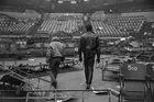 Vince Taylor sees the damage caused by his fans after his concert - Old Photo 7