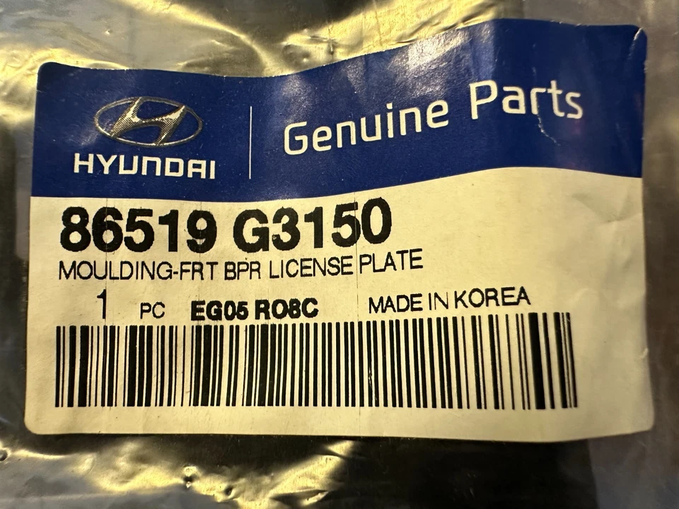 NEW OEM HYUNDAI ELANTRA GT 2018-2020 FRONT LICENSE PLATE BRACKET - Image 3 of 3