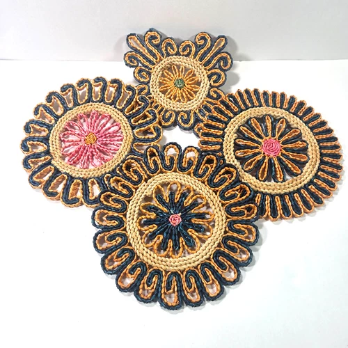 Vintage Woven Raffia Trivets Set 4 Floral Hot Pads Boho MCM Straw Wall Decor image 7