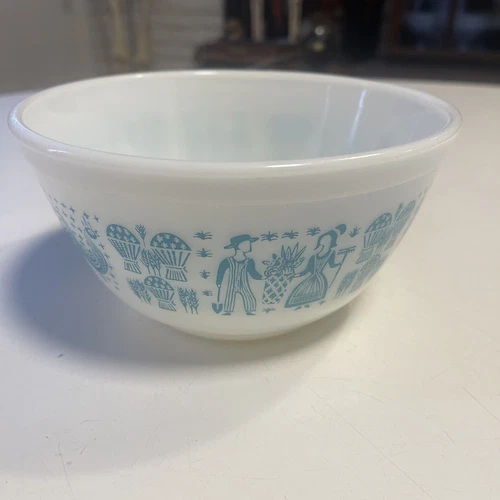Vintage PYREX Amish Butterprint #402 1 1/2 QT. Mixing Bowl