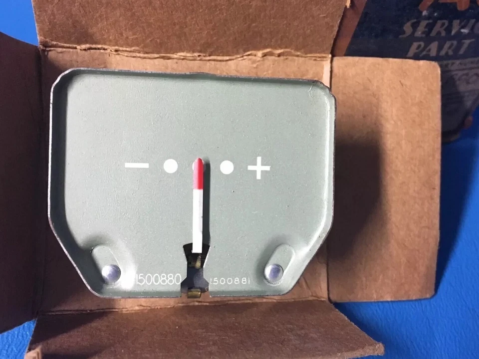 Nuevo de Lote Antiguo GM AC 1947 Pontiac Streamliner Torpedo Amperímetro Amplificador Calibre 1500880 Foto 3 de 3