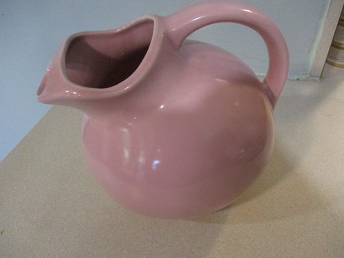 Vintage USA tilted pottery pink mauve glazed pitcher ceramic handled jug 7X8'' - Picture 9 of 9